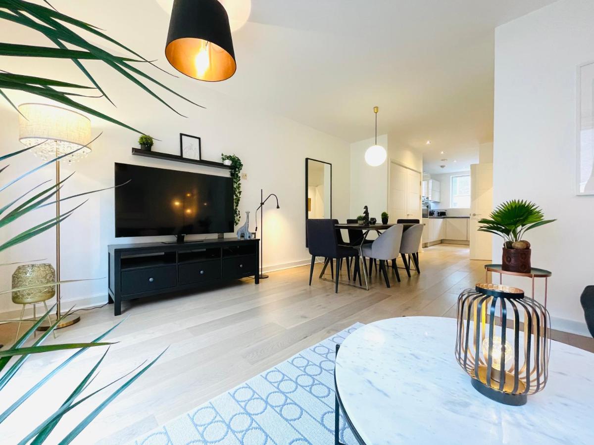 Case de vacanță Olympic Family Home, With Own Garden Bliss Londra