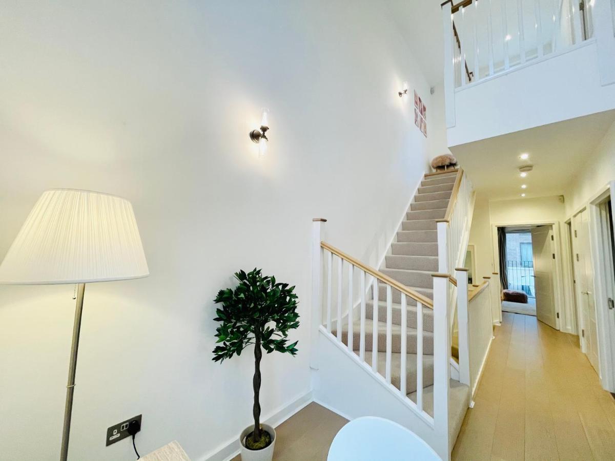 Olympic Family Home, With Own Garden Bliss *